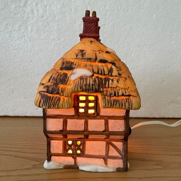 Department 56 Thatched Roof Cottage 6518-8 Christmas Dickens Village Series 1985 - Picture 3 of 12